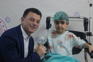 Başkan Çetin Sünnet Olan Çocukları Ziyaret Etti